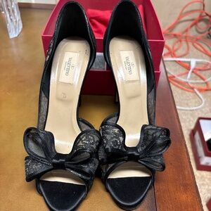Valentino bow lace pumps